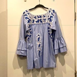 EXQUISITE RARE — Mi Golondrina blue & white bell sleeved — Flores top — S — NWOT